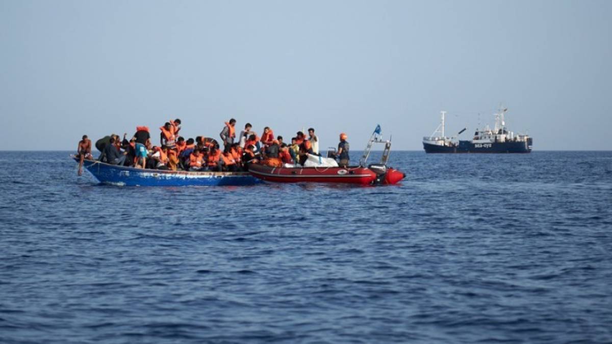 Πλοίο που μεταφέρει μετανάστες τους οποίους διέσωσε παραμένει αποκλεισμένο ανοιχτά της Λαμπεντούζα