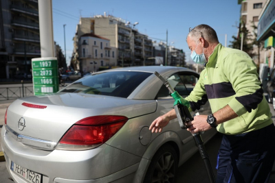 Επίδομα βενζίνης: Πώς θα πάρετε την κάρτα καυσίμων με τα 50 ευρώ