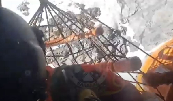 Βίντεο ντοκουμέντο: Οι δραματικές στιγμές της ανάσυρσης του άτυχου ορειβάτη στον Όλυμπο