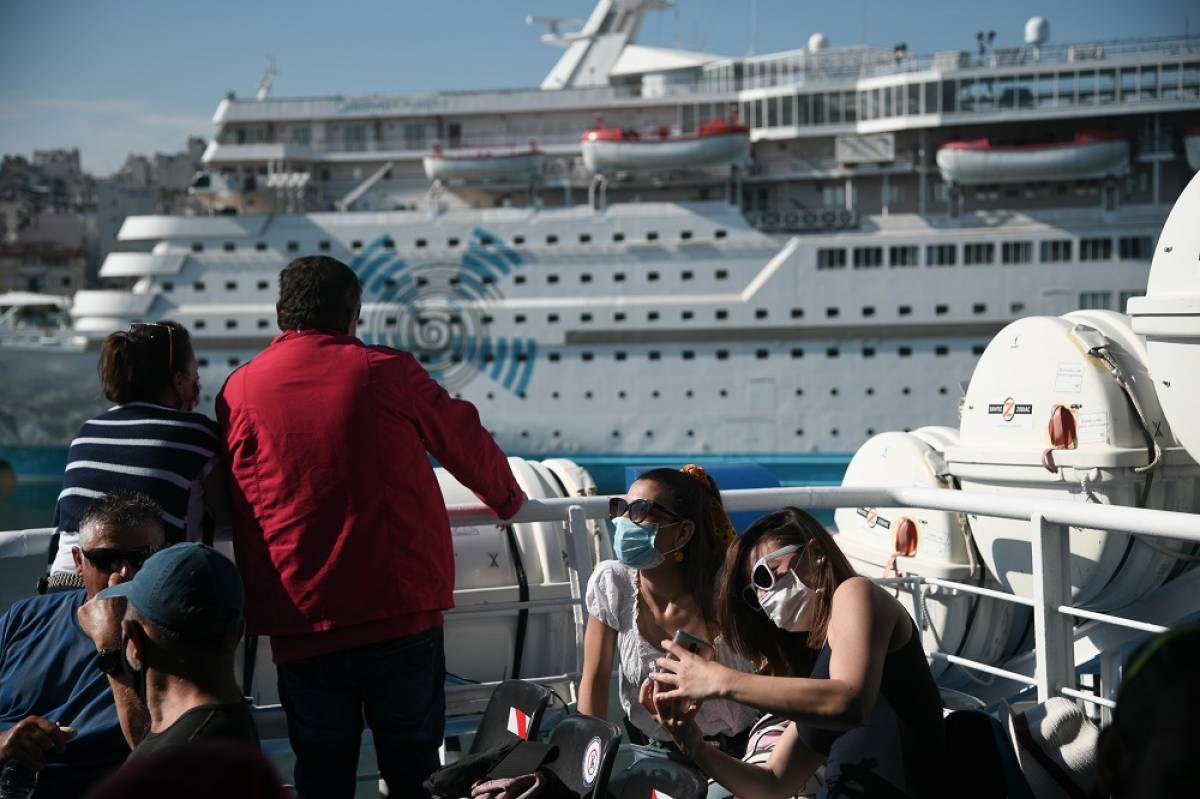 Μεγαλύτερη του 80% η μείωση των τουριστών στην Ελλάδα
