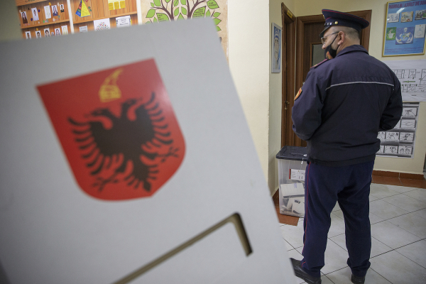 Οι Αλβανοί ψηφίζουν για τις δημοτικές εκλογές στη σκιά της σύλληψης Μπελέρη