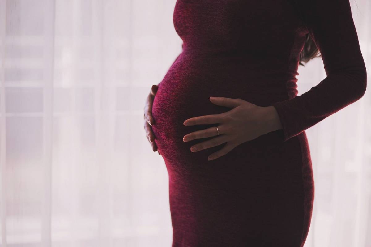 Κορονοϊός: «Οι έγκυες μπορεί να μολύνουν το βρέφος»