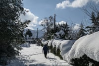 Πολικές θερμοκρασίες και μπόρες χιονιού - Πού είχαμε χιονοπτώσεις