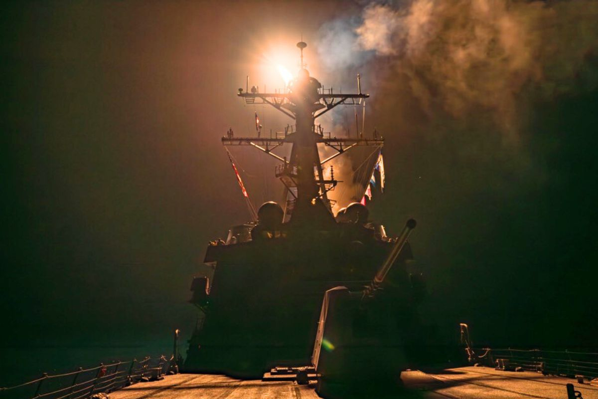 Πόλεμος στην Υεμένη: ΗΠΑ - Βρετανία χτύπησαν πάνω από 60 θέσεις των Χούτι - «Θα συνεχίσουμε να στοχεύουμε πλοία», απαντούν