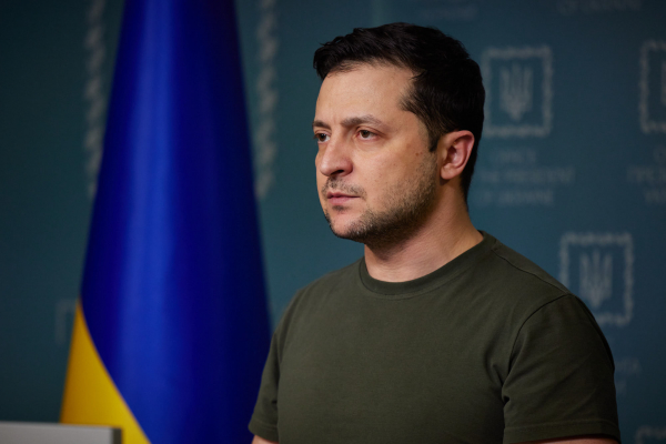 O Ζελένσκι απελευθερώνει όλους τους φυλακισμένους Ουκρανούς με εμπειρία μάχης