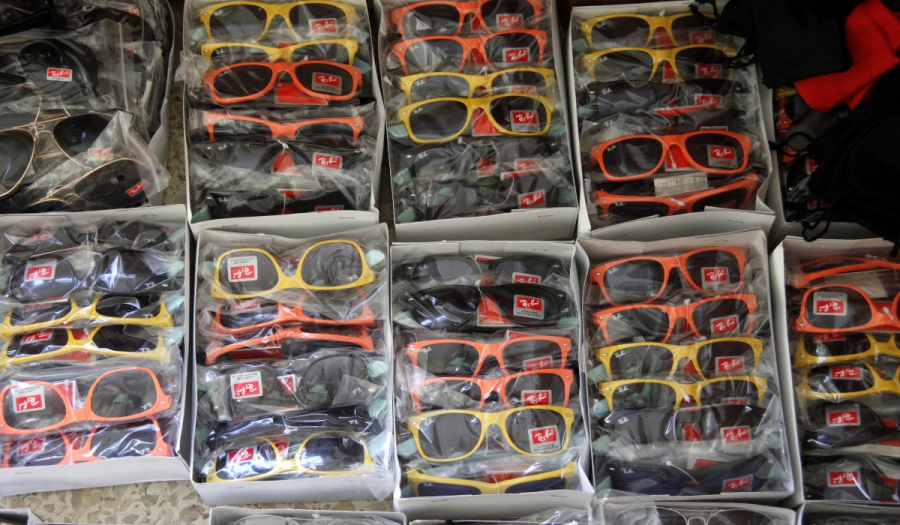 Γλυφάδα: Εντοπίστηκε κλεμμένο φορτηγό με χιλιάδες γυαλιά ηλίου