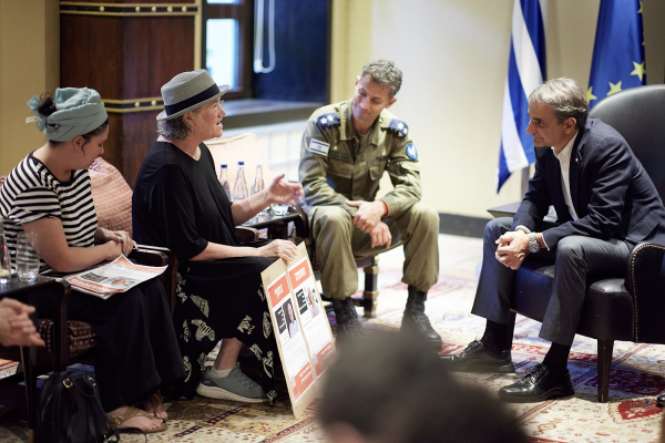 Κυριάκος Μητσοτάκης: Συνάντησε στο Ισραήλ συγγενείς ομήρων που απήχθησαν από τη Χαμάς