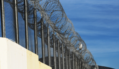 Συναγερμός στον Πύργο: Κρατούμενος με κορονοϊό απέδρασε από τα κρατητήρια