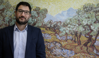 Ηλιόπουλος: Εικόνες με σπασμένες πόρτες από εξώσεις δεν είδαμε ούτε στις πιο σκληρές μέρες της χρεοκοπίας