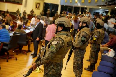 Ελ Σαλβαδόρ: Κοινοβουλευτικοί καταδικάζουν τη «κατάληψη» του Κογκρέσου από τον στρατό