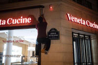 Παρίσι: Αθλητές παρκούρ κλείνουν τα φώτα για εξοικονόμηση ενέργειας