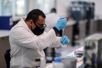AstraZeneca: Αρχίζουν ξανά οι δοκιμές του εμβολίου για τον κορονοϊό