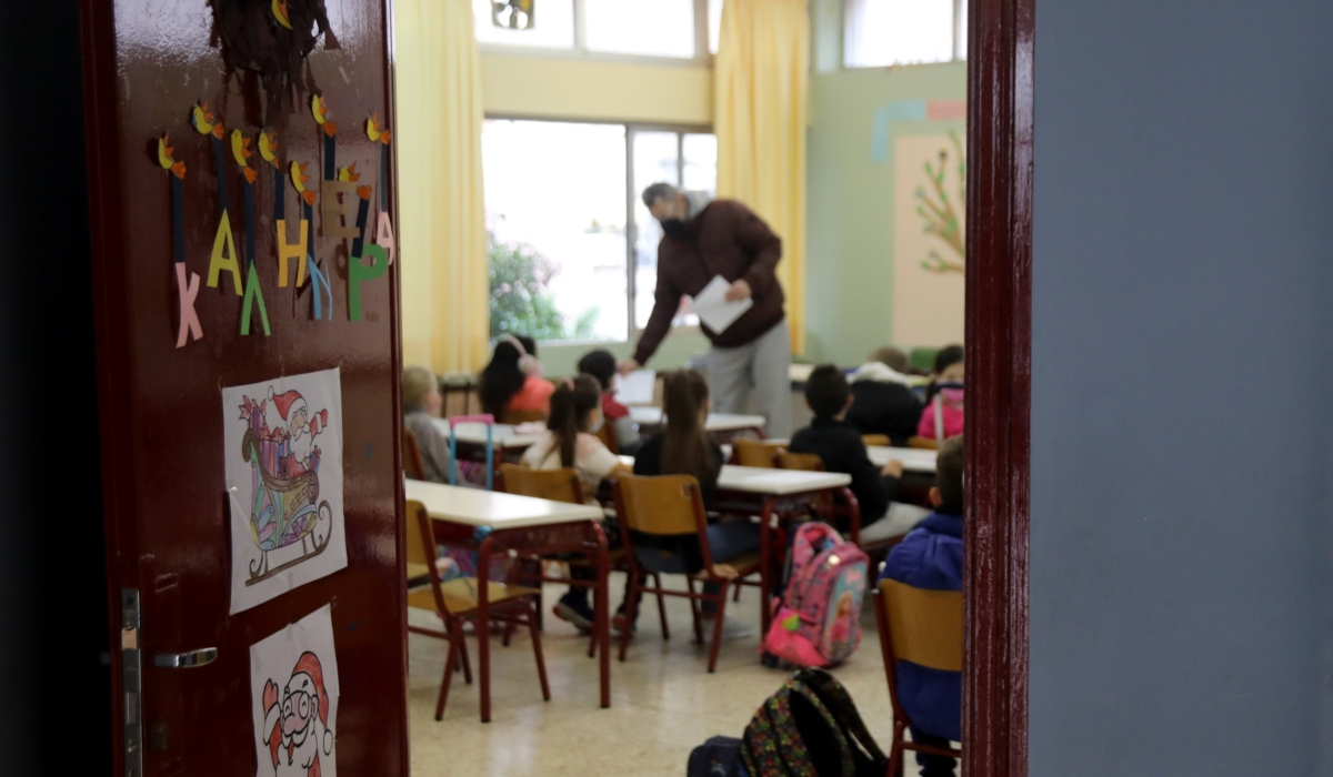 Λινού - Τζανάκης στο iEidiseis: Αυστηρά μέτρα στα σχολεία πριν αυξηθούν ξανά τα κρούσματα στους μαθητές