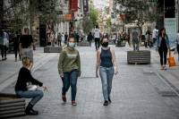 Μάσκα σε ανοιχτούς χώρους: Τι σημαίνει για τους λοιμωξιολόγους - Που πραγματικά βρισκόματε