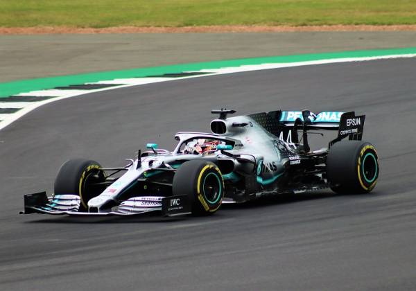 Formula 1: Η Mercedes ξεκίνησε τα δοκιμαστικά
