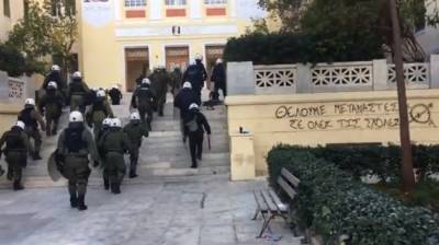 ΑΣΟΕΕ: Έφοδος της αστυνομίας στο προαύλιο της σχολής – Άνοιξε η Πατησίων