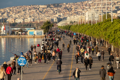 Κορονοϊός: Γιατί είναι πιθανό το lockdown στη Θεσσαλονίκη, προς νέα μέτρα η Λάρισα 