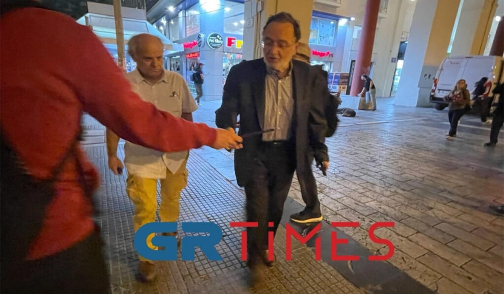 Το απρόσμενο τετ α τετ Λαφαζάνη με μέλη του ΣΥΡΙΖΑ: «Πάρτε το πίσω!»