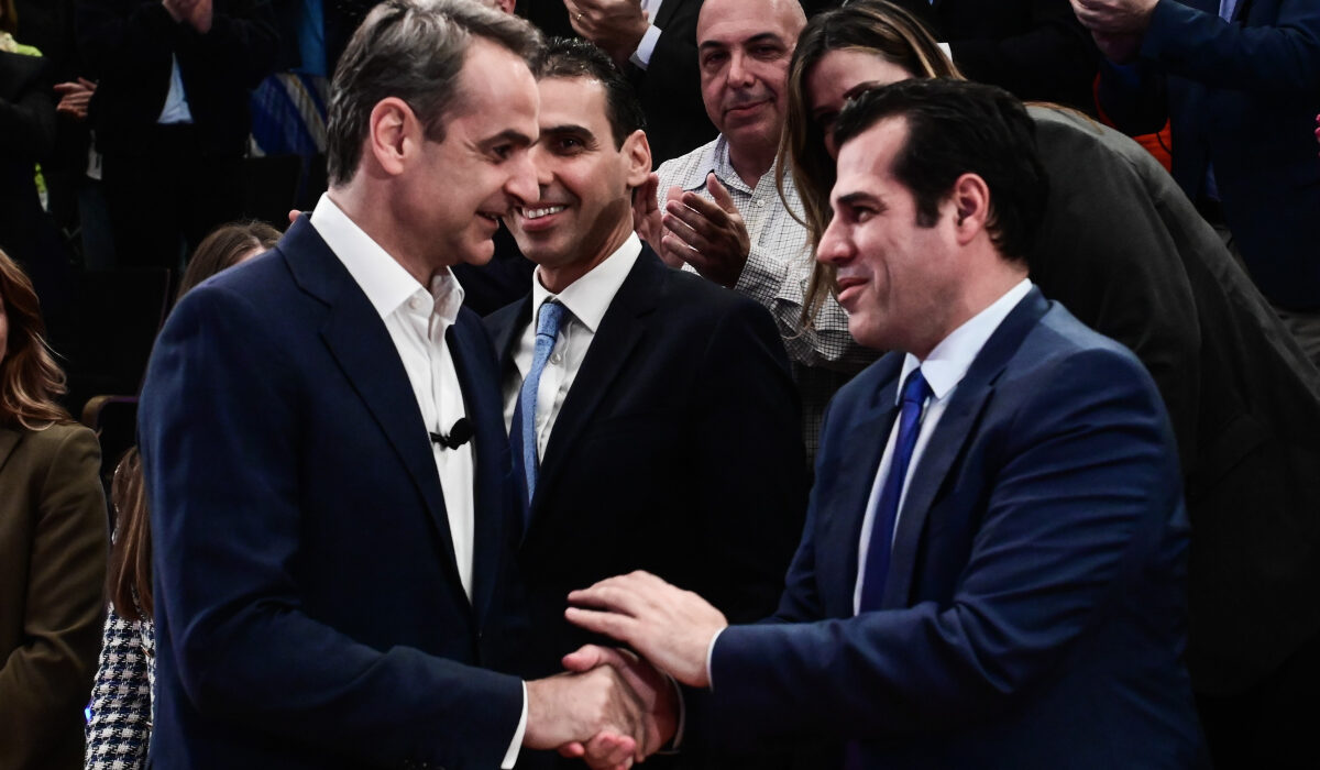 Έκθετος ο Θάνος Πλεύρης: Έκανε εκλογικό κέντρο το υπουργείο Υγείας – «Επιστράτευσε» και τον ΕΟΔΥ