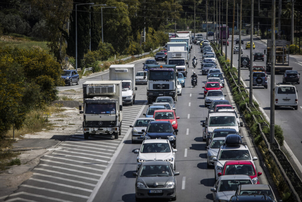 Έξοδος μετ’ εμποδίων για το τριήμερο: Το μεγάλο μποτιλιάρισμα στην Εθνική Αθηνών – Κορίνθου