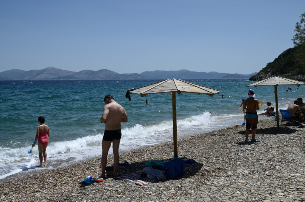 Bloomberg: Καύσωνες και φωτιές τον Ιούλιο στην Ελλάδα – Ισχυρές καταιγίδες στην Ιταλία