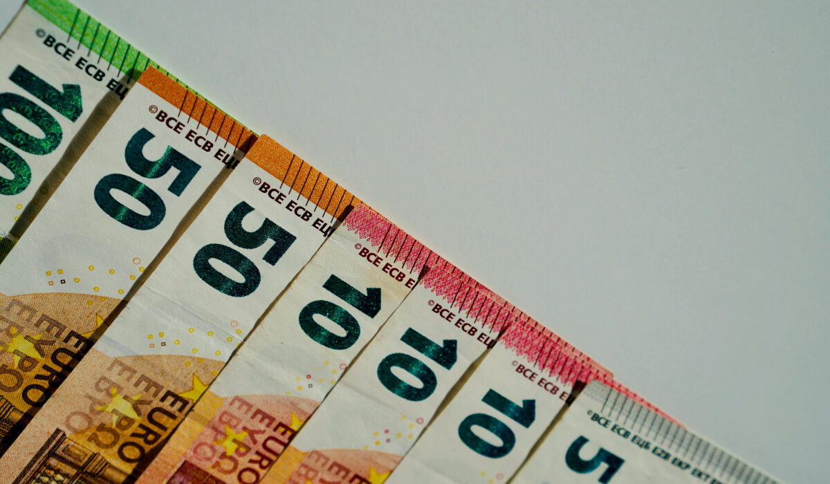 Ειδικό επίδομα 718 ευρώ: Δίνεται 1 φορά κάθε 2 χρόνια – Οι δικαιούχοι
