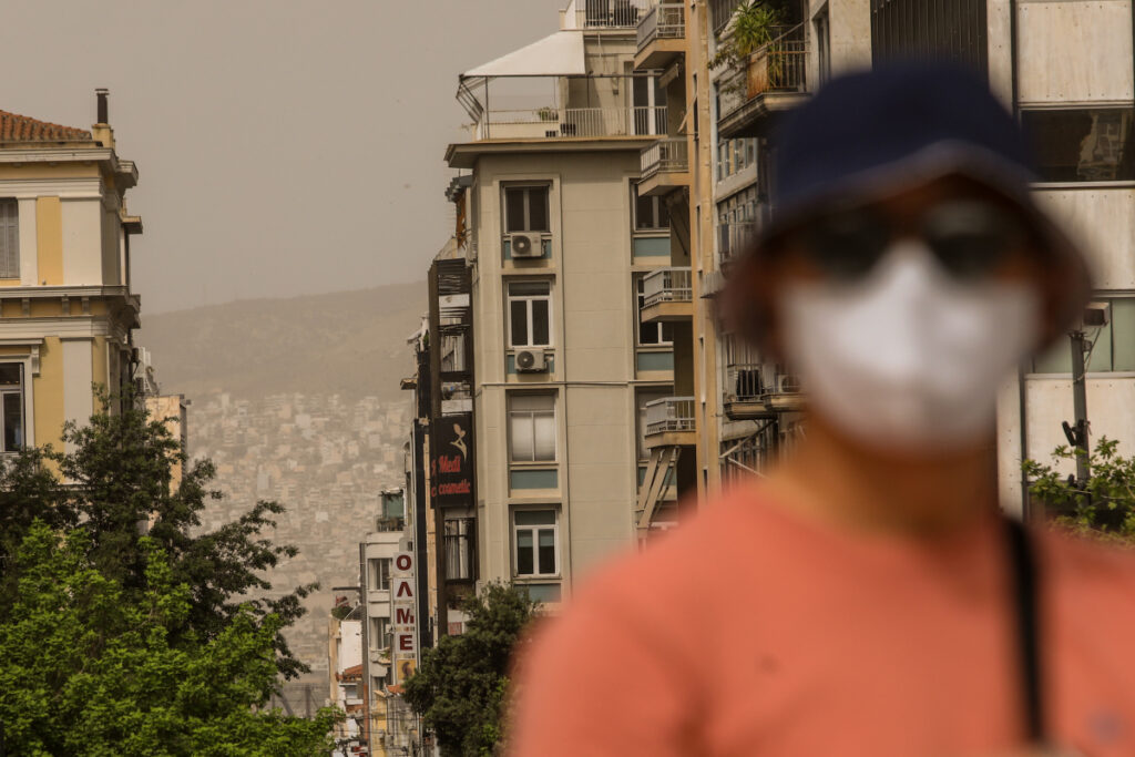Νέα έξαρση κορονοϊού από το καινούριο στέλεχος «FLiRT» – Ανησυχία για τους θανάτους