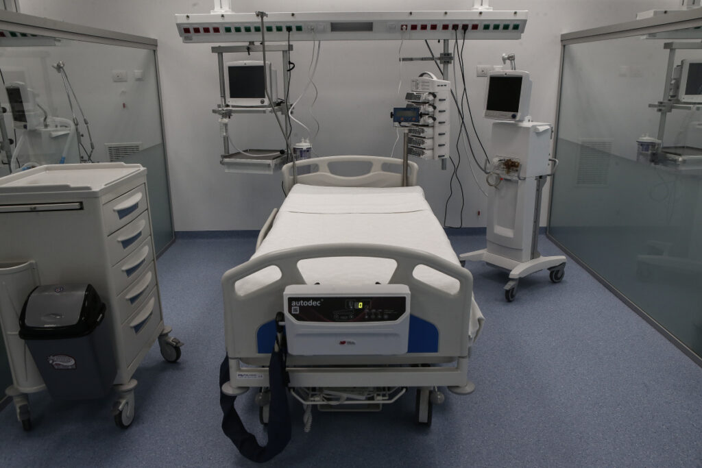 Επέμβαση στο χέρι κατέληξε σε έγκαυμα στο πόδι από ηλεκτρική κουβέρτα – Τρία άτομα στη φυλακή