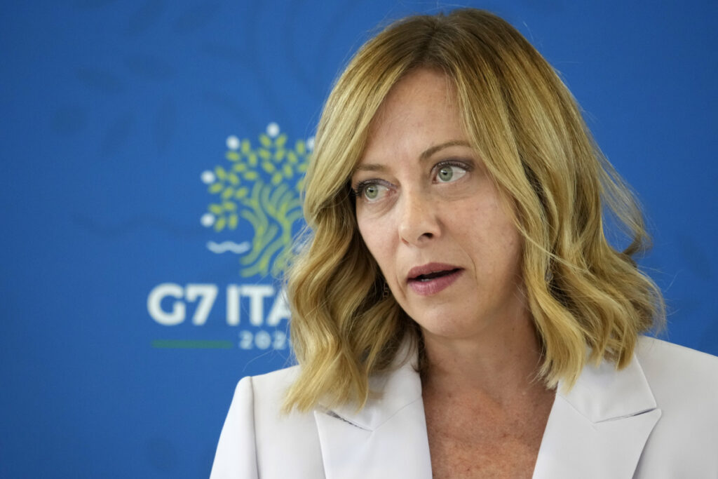 Η Μελόνι κήρυξε τον πόλεμο στα ιταλικά ΜΜΕ – Οι Βρυξέλλες «κλείνουν τα μάτια»