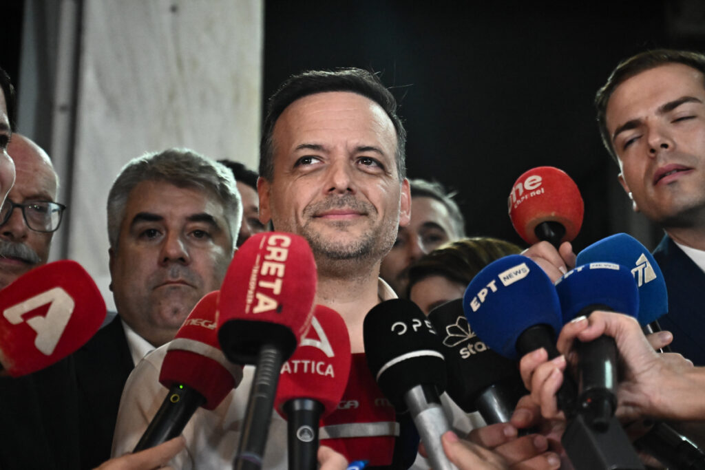Χάρης Δούκας: «Θα είμαστε μαζί την επόμενη μέρα» – Οι δηλώσεις του μετά τη συνάντηση με την Άννα Διαμαντοπούλου