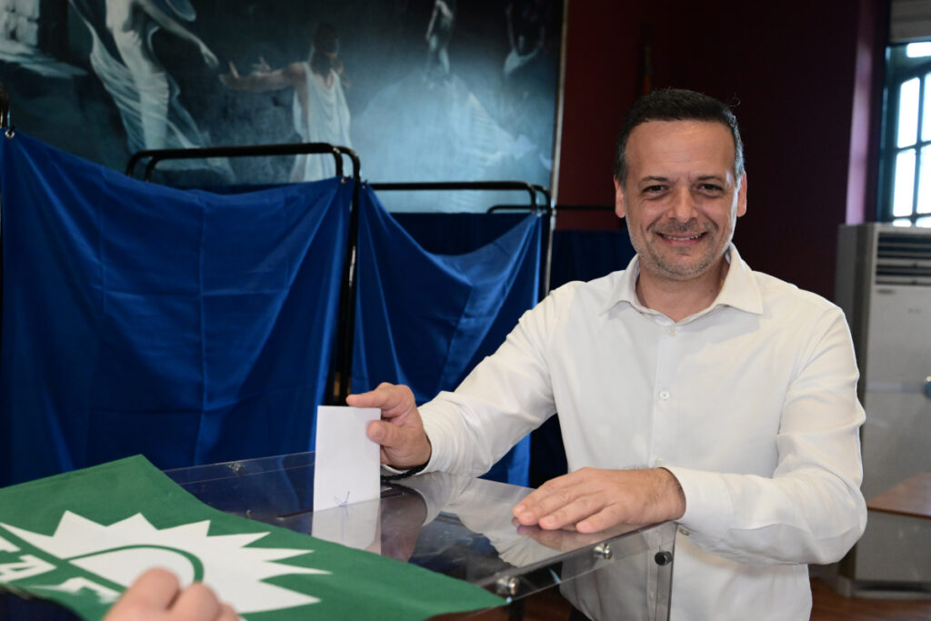 Εκλογές ΠΑΣΟΚ: Ψήφισε ο Χάρης Δούκας –  «Σήμερα ψηφίζουμε για την αλλαγή»