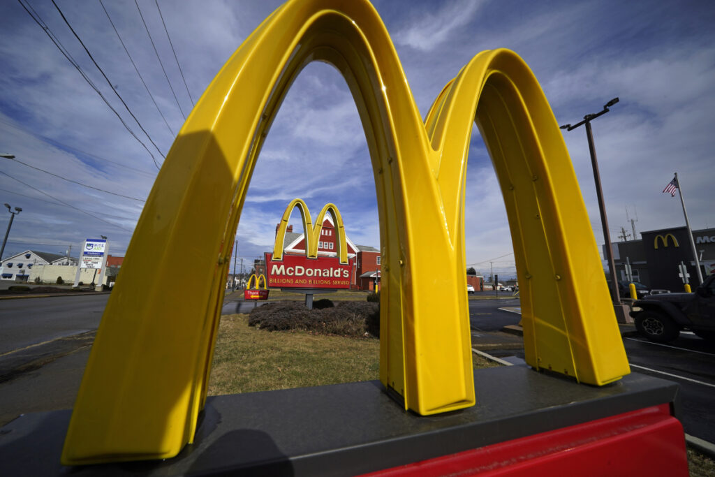 McDonald’s: Ανησυχία στις ΗΠΑ για την αύξηση κρουσμάτων E.coli – Τι προκαλεί το βακτήριο