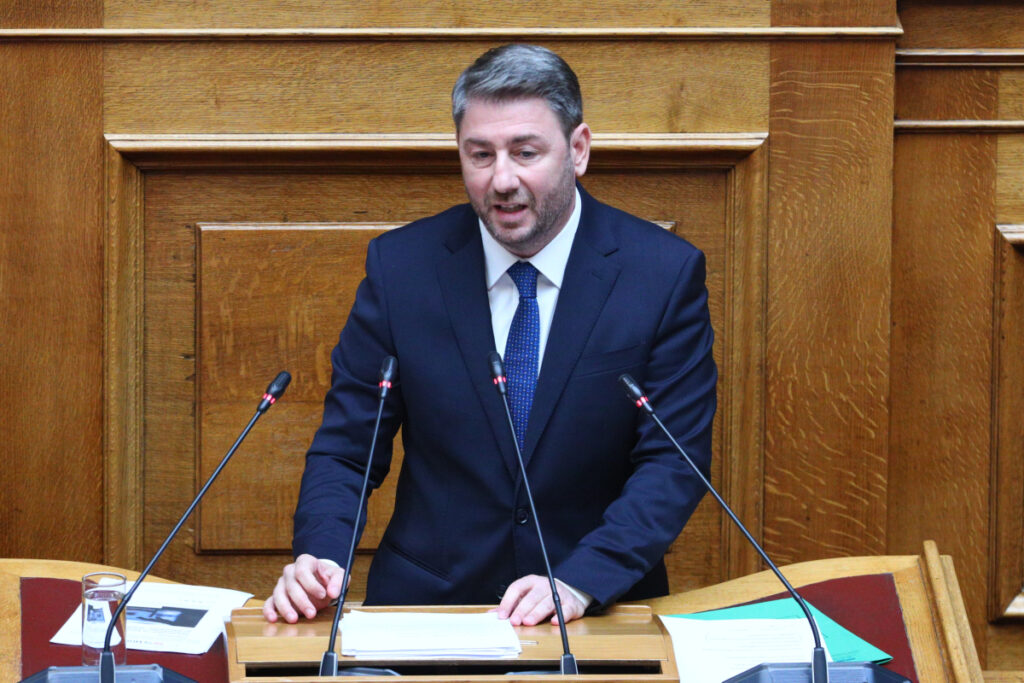 To ΠΑΣΟΚ ανακηρύχθηκε de facto αξιωματική αντιπολίτευση – Και με τη… βούλα Μητσοτάκη