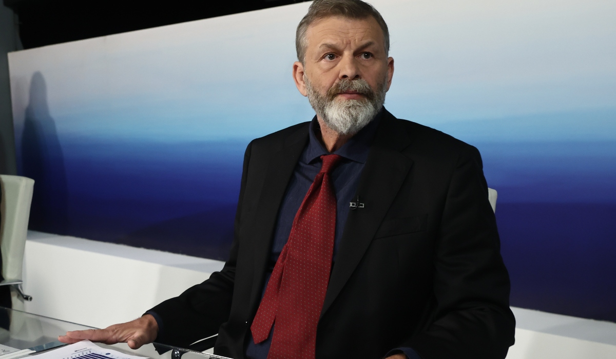 Οργισμένος ο Γκλέτσος: «Τις ξέρω πολύ καλά τις ανεμογεννήτριες» – Έκλεισε το τηλέφωνο on air