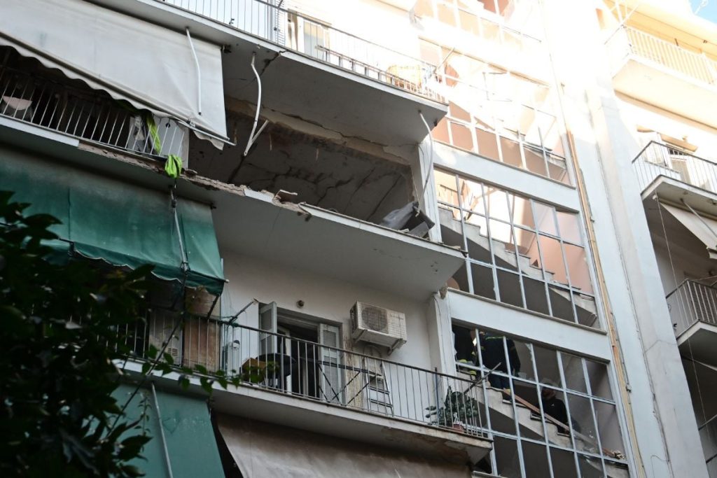 Αμπελόκηποι: Η βόμβα έσκασε λίγο πριν τοποθετηθεί στο στόχο – «Μιλούν» τα κινητά τηλέφωνα