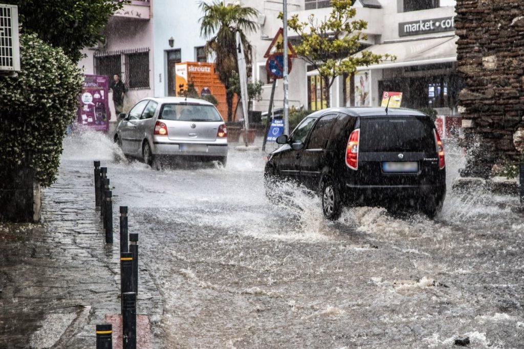Ανατροπή με τη διάρκεια της κακοκαιρίας Bora: Άλλα δύο δύσκολα 24ωρα – SOS για πολλές περιοχές