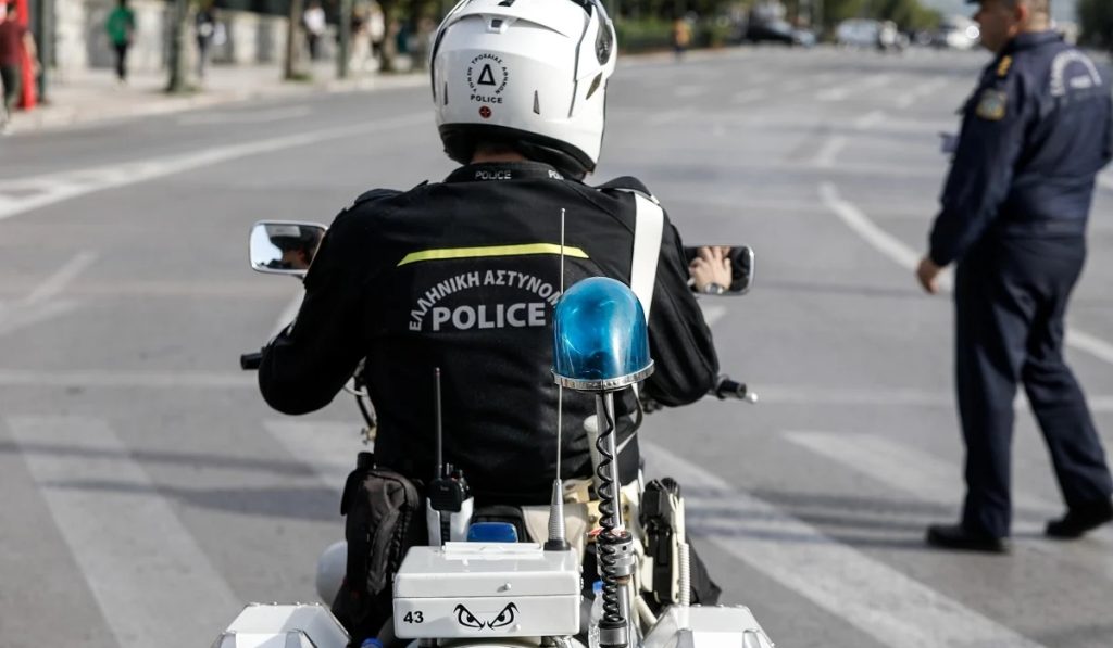 Κλειστοί δρόμοι τώρα στο κέντρο της Αθήνας – Στο «κόκκινο» η κίνηση λόγω πορείας