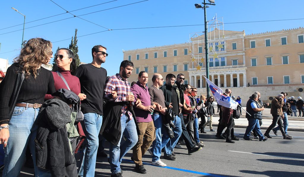 Ολοκληρώθηκε η πορεία για τη Γενική Απεργία – Αποκαταστάθηκε η κυκλοφορία στο κέντρο της Αθήνας