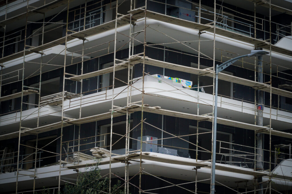 Άκυρο στις άδειες με μπόνους συντελεστή – Τι αλλάζει μετά την απόφαση του ΣτΕ για τον Οικοδομικό Κανονισμό