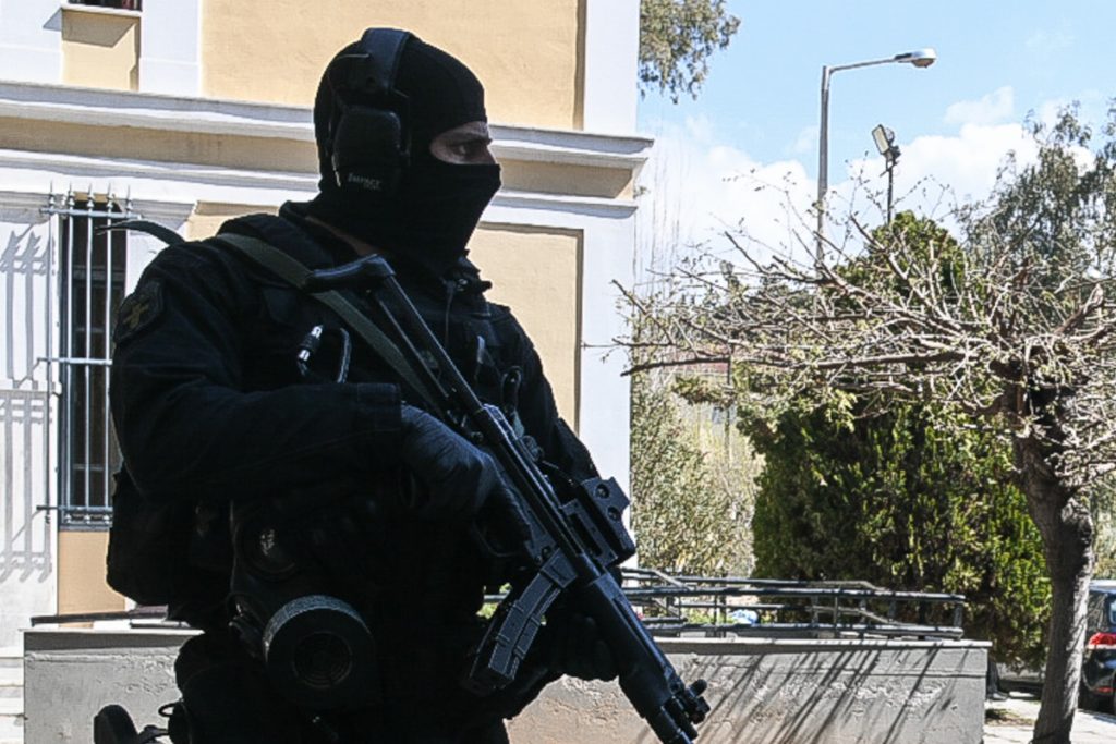 Γιάφκα στο Παγκράτι: Τι πρόδωσε τον 49χρονο φιλόλογο – Τι ψάχνει η ΕΛ.ΑΣ.