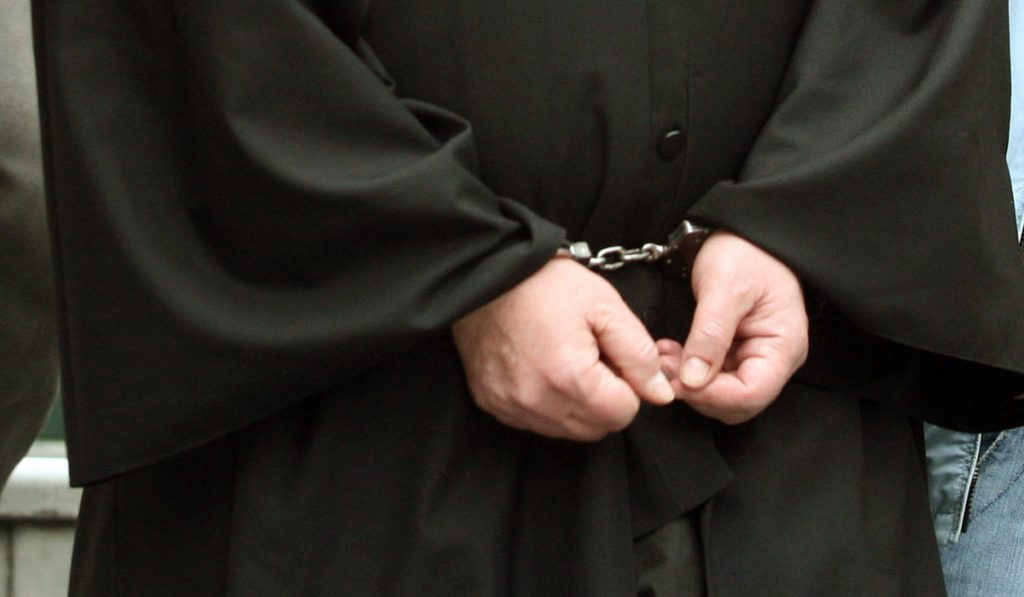 Θεσσαλονίκη: Στο αυτόφωρο ιερέας μετά από καταγγελία της 17χρονης κόρης του για ενδοοικογενειακό επεισόδιο