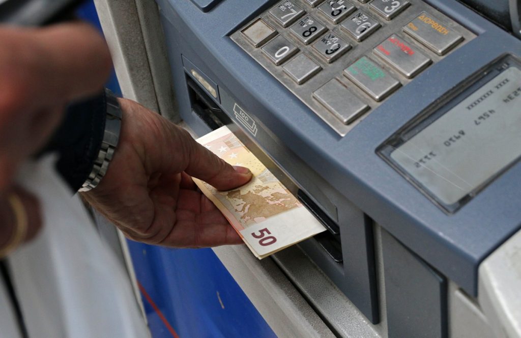 Μπαίνει «ζεστά» ο μήνας για χιλιάδες πολίτες – Ποιοι θα πληρωθούν από ΕΦΚΑ και ΔΥΠΑ