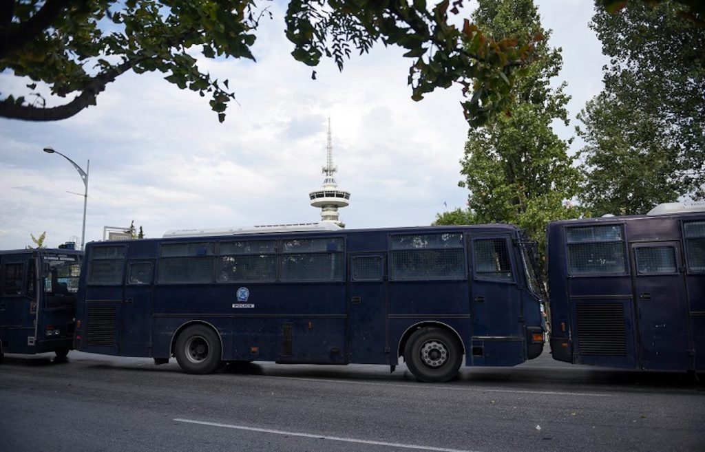 Στοπ της ΕΛ.ΑΣ. σε πορεία οπαδών του Άρη λίγο πριν από τα εγκαίνια του Μετρό Θεσσαλονίκης