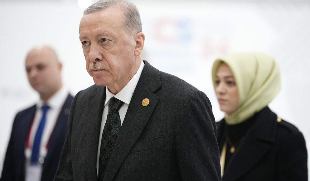 Τουρκία: Ο Ερντογάν απάλλαξε από τα καθήκοντά τους τρεις δημάρχους με κατηγορίες για «τρομοκρατία»