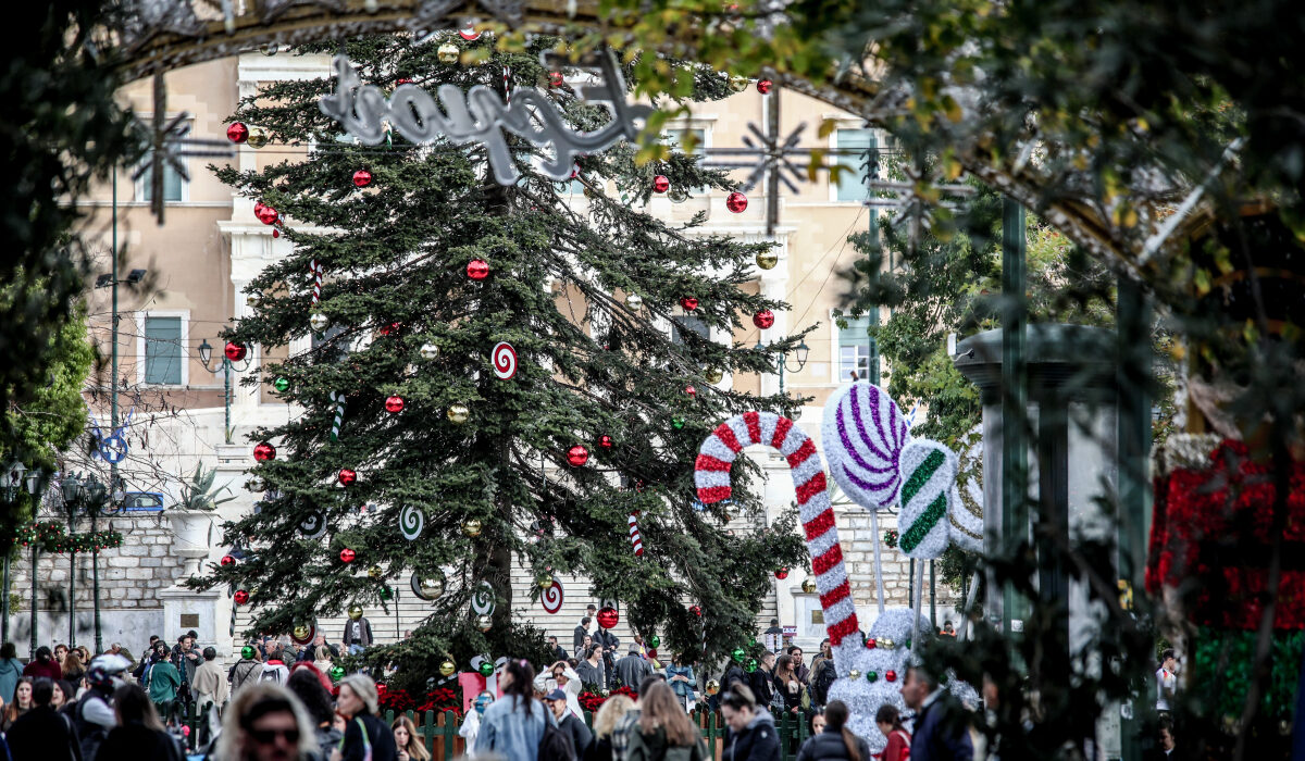 Πρεμιέρα σήμερα για το εορταστικό ωράριο: Πώς θα λειτουργούν τα καταστήματα