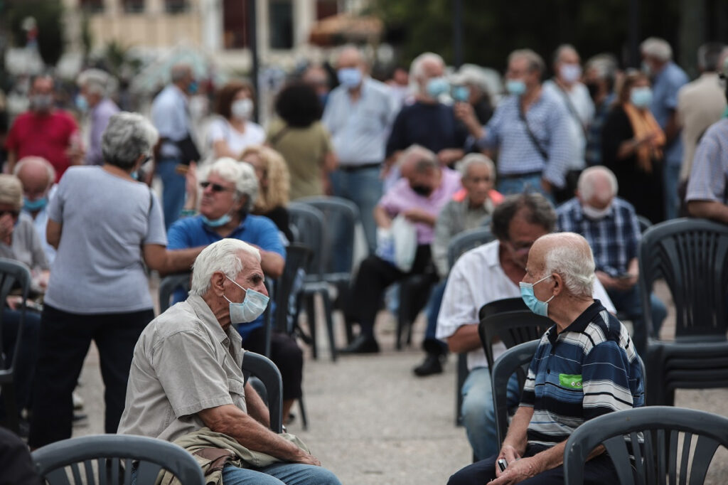 Η διπλή τιμωρία: Ποιοι συνταξιούχοι δεν δικαιούνται ούτε αύξηση, ούτε αναδρομικά