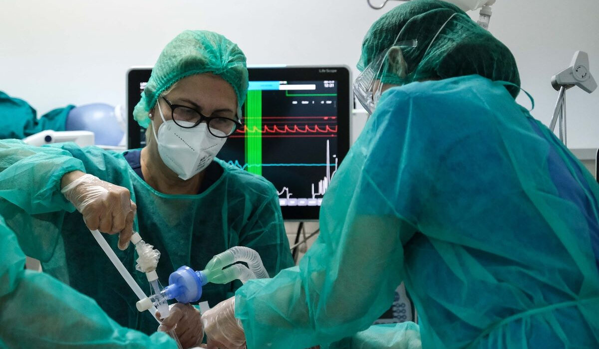 Ξέχασαν 4 χιλιάδες «ήρωες» της Υγείας για καταβολή μισθού πριν από το Πάσχα