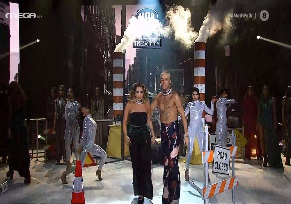 MadWalk 2020: Η Κόνι Μεταξά με τον Τάσο Ξιαρχό στο catwalk των Deux Hommes