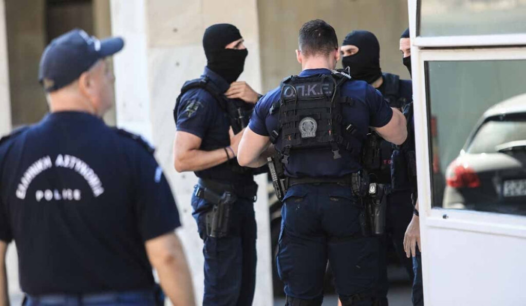 Κύκλωμα για πλαστές ταυτότητες και διαβατήρια σε κακοποιούς – Οι σχέσεις με τη γεωργιανή μαφία Vor V Zakone
