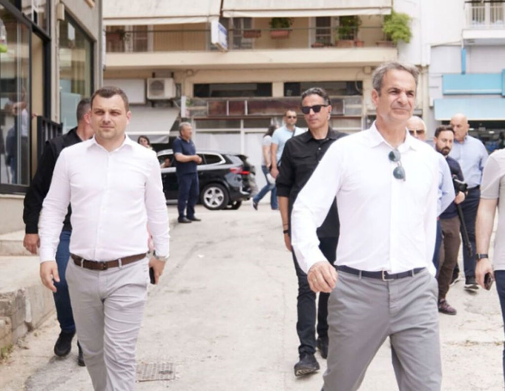 Με τον γιο του Μπελέρη ο Μητσοτάκης στην Άρτα